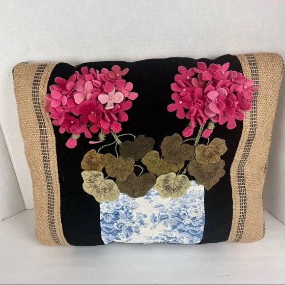 Hand-made burlap/3-D geranium in pot pillow - Picture 1 of 8
